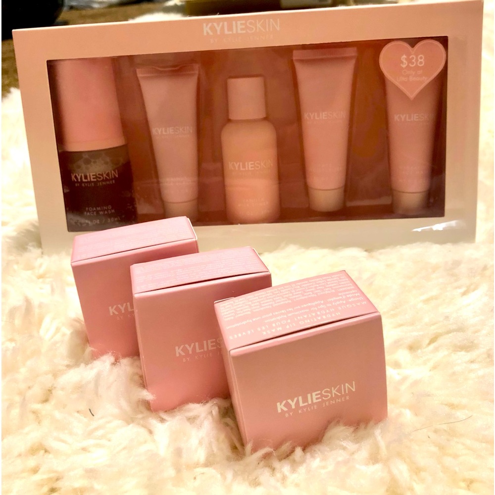KylieSkin kit + 2 sugar lip scrubs + 1 hydrating lip mask 💋 NIB All included!